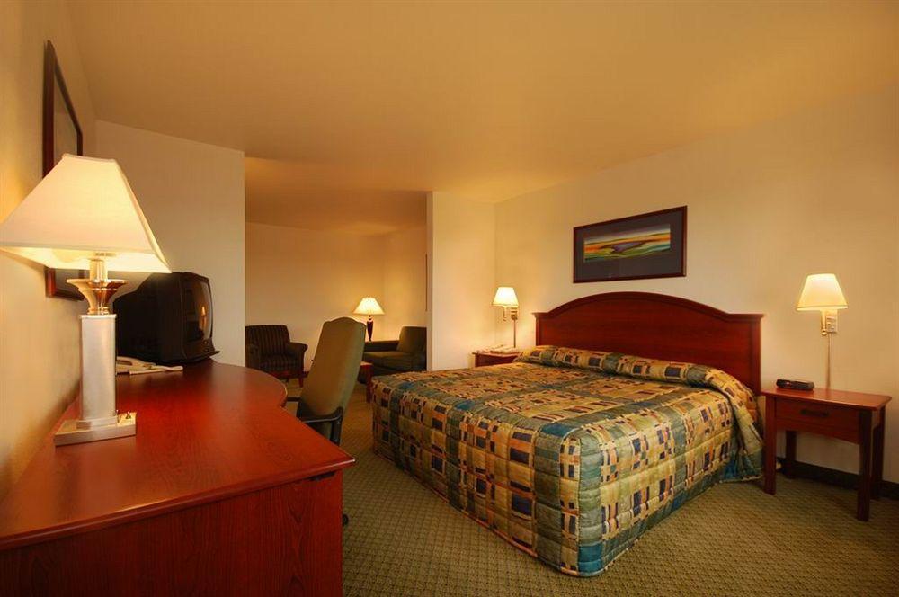 Crossings By Grandstay Inn & Suites Becker Exterior foto